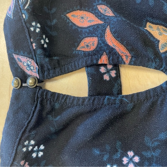 Maurices Black Floral Long Sleeve Blouse with Neck Cutout - Size L - Picture 11 of 14